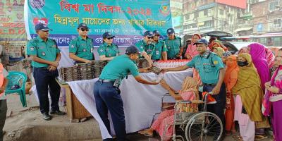 মা দিবসে খাবার বিতরণ ট্রাফিক ওয়ারী বিভাগের