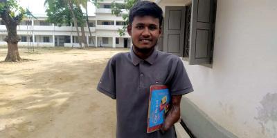 শিক্ষক হওয়ার স্বপ্ন অদম্য রাব্বির