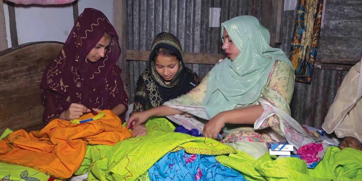 নকশি কাঁথায় ভাগ্য বদল ভোলার আমেনার