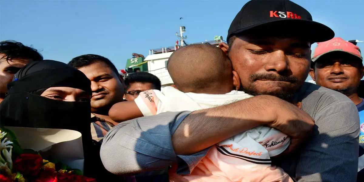 মৃত্যুর মুখ থেকে স্বজনদের কাছে, আনন্দ উচ্ছ্বাস