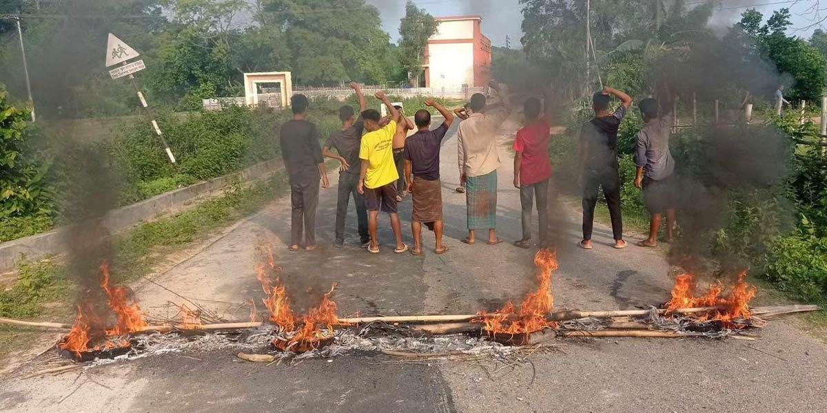 খাগড়াছড়ি-রাঙামাটিতে অর্ধদিবস অবরোধ চলছে