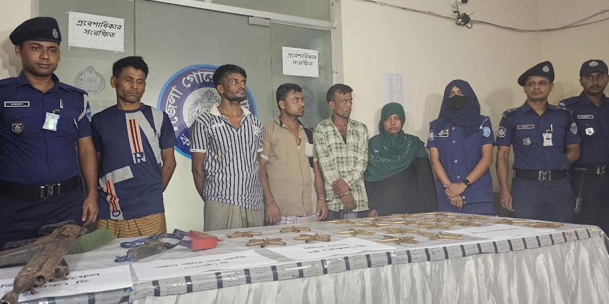 কক্সবাজারে অভিযানে বিদেশি আগ্নেয়াস্ত্রসহ গ্রেপ্তার ৫