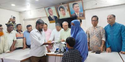 ফরিদপুরে নিহত ২ ভাইয়ের পরিবারকে বিএনপির আর্থিক সহযোগিতা