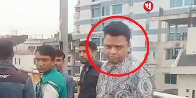প্রবাসীর স্বর্ণ ছিনতাই করে এসআই হাতেনাতে ধরা