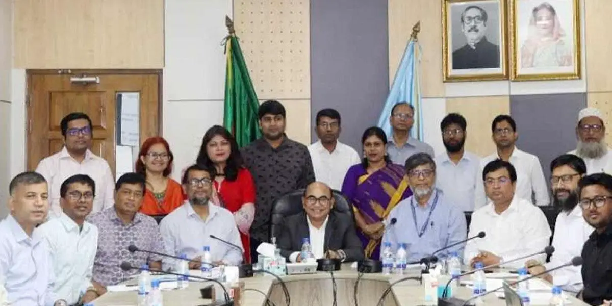 ক্যাম্পাসে বিজ্ঞানসম্মত বর্জ্য ব্যবস্থাপনা গড়ে তোলার আহ্বান