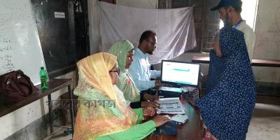 সিরাজগঞ্জের উল্লাপাড়া ও তাড়াশে ভোট হচ্ছে ইভিএমে