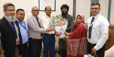 এভারেস্ট ও লোৎসে বিজয়ী বাবর আলীকে বিমানের সংবর্ধনা