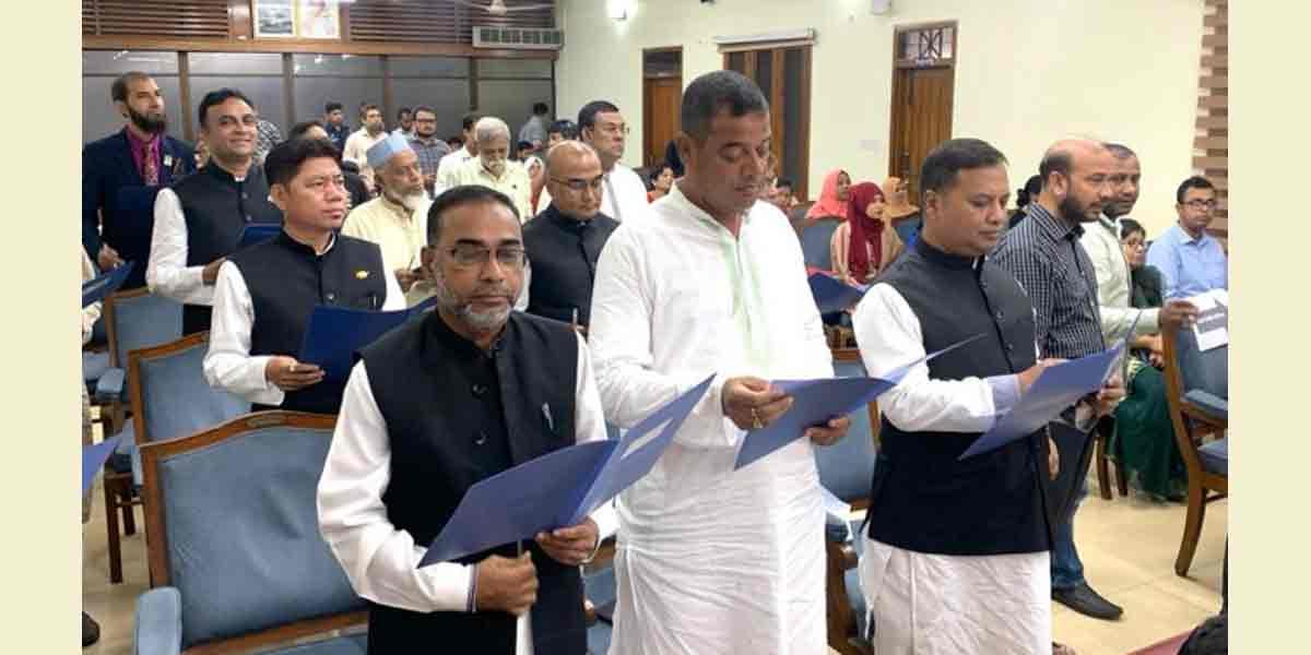 চট্টগ্রামে প্রথম ধাপে নির্বাচিতদের শপথ