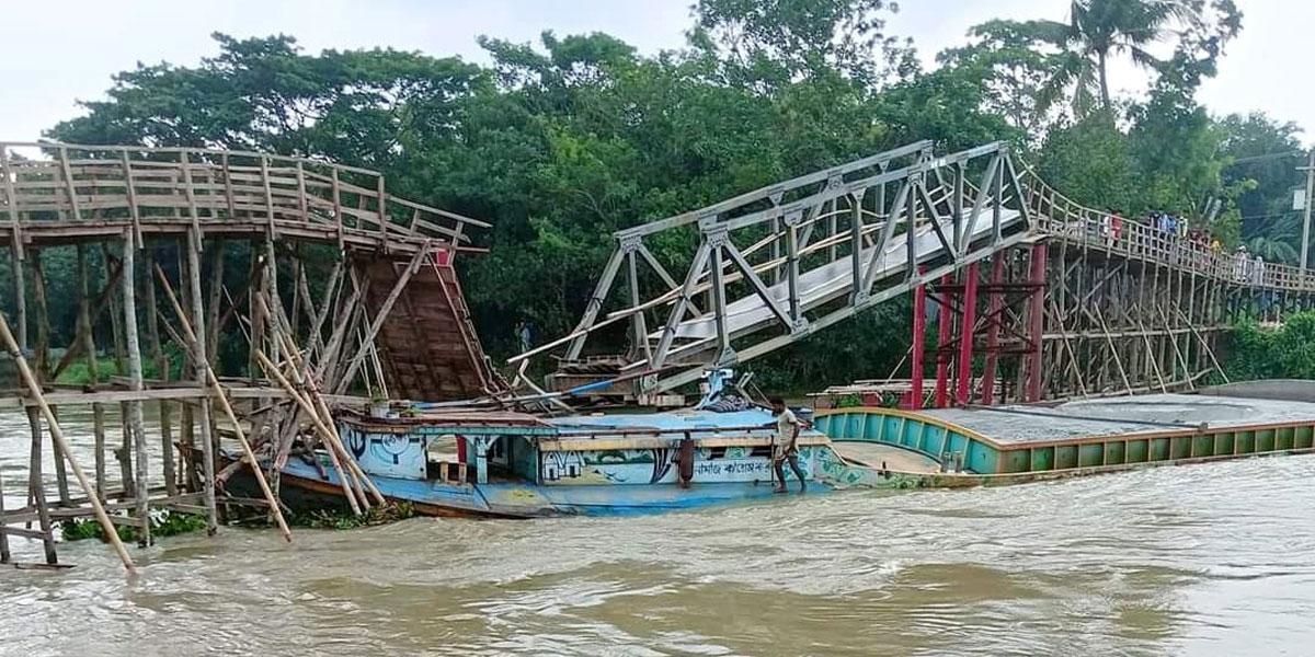 গোমতীতে বাল্কহেডের ধাক্কায় ভাঙলো সেতু, ভোগান্তিতে গ্রামবাসী