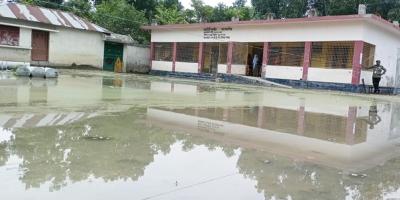 বৃষ্টি হলেই স্কুলের মাঠ পানিতে থই থই