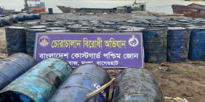 মোংলায় পাচার হওয়া ২১৭ ব্যারেল জ্বালানি তেল জব্দ