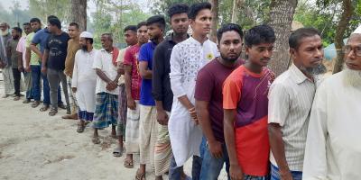 সিরাজগঞ্জে ২ উপজেলায় ইভিএমে ভোটগ্রহণ চলছে