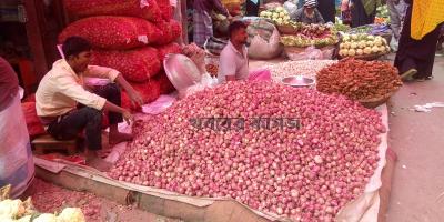 আমদানি হলেও দাম কমছে না পেঁয়াজের