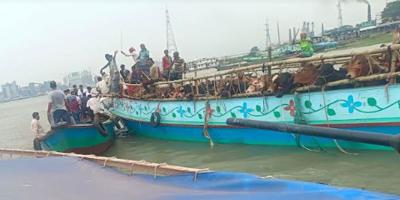অস্ত্রের মুখে গরুবোঝাই ট্রলার ছিনতাইয়ের চেষ্টা, আটক ৪