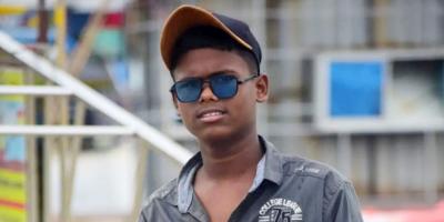 বন্ধুদের সঙ্গে সমুদ্রে নেমে নিখোঁজ কিশোর