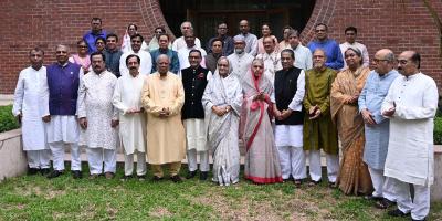 দলীয় নেতাদের সঙ্গে শুভেচ্ছা বিনিময় প্রধানমন্ত্রীর