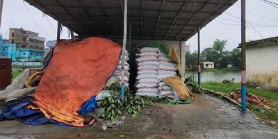 ট্রাক থামিয়ে পুলিশের তল্লাশি, ২০০ বস্তা ভারতীয় চিনি জব্দ