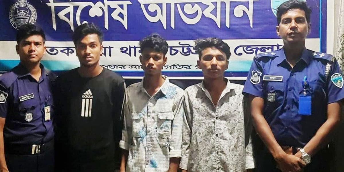 সাতকানিয়ায় কিশোর গ্যাংয়ের ৩ সদস্য গ্রেপ্তার