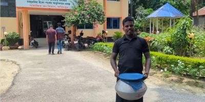 জ্যান্ত সাপ নিয়ে আসার পরেও মিলছে না টাকা