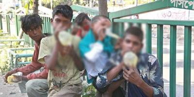 ড্যান্ডিতে ডুবছে পথশিশুরা