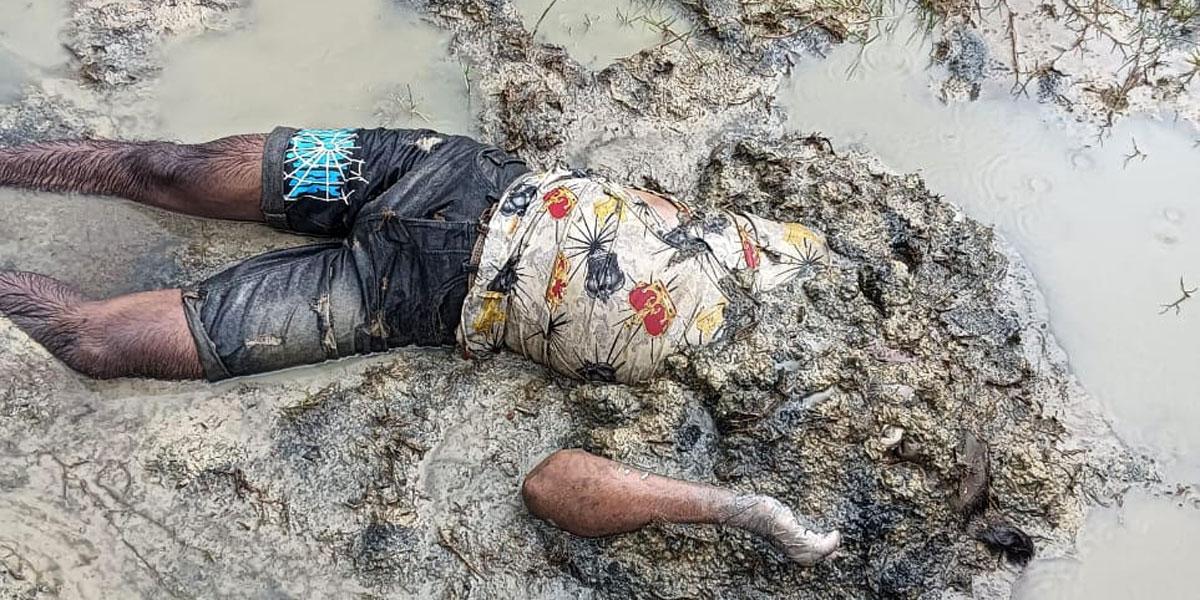 টেকনাফে মাঠিচাপা দেওয়া অজ্ঞাত মরদেহ উদ্ধার