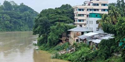 বৃষ্টিতে পাহাড়ধস, বন্যার শঙ্কা