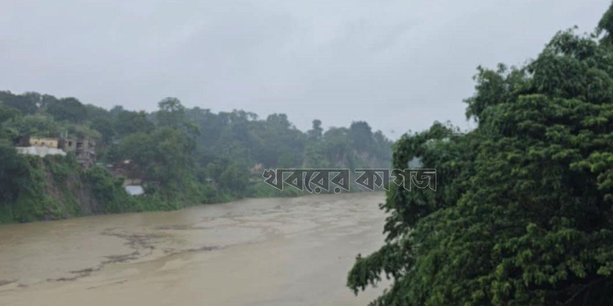 রাঙামাটিতে পাহাড়ধসের শঙ্কায় মাঠে প্রশাসন