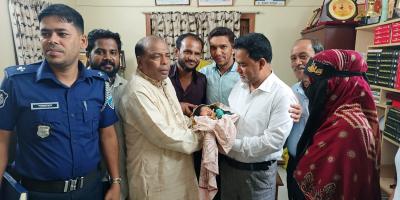 চট্টগ্রামে বিক্রি করা নবজাতককে মায়ের কোলে ফেরত