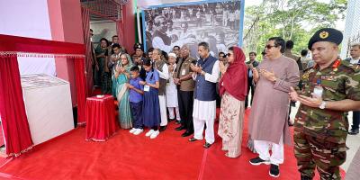 শেখ মুজিবের স্কুলে বঙ্গবন্ধু কর্নার উদ্বোধন করলেন প্রধানমন্ত্রী
