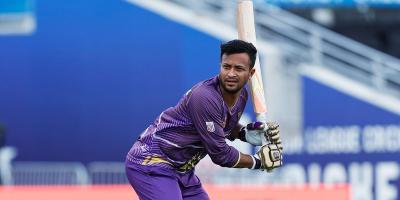 ব্যাট হাতে রান পেলেও বোলিংয়ে খরুচে সাকিব