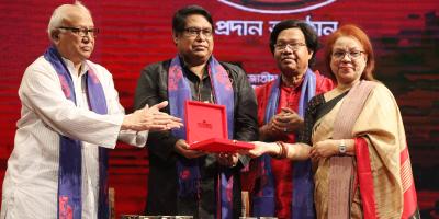 লোক নাট্যদল পদক পেলেন ৬ নাট্যব্যক্তিত্ব