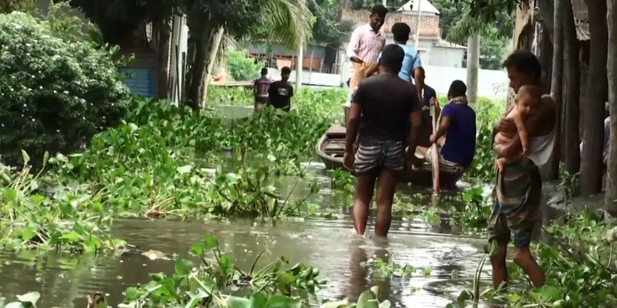সিরাজগঞ্জে যমুনার পানি কমলেও কমেনি দুর্ভোগ