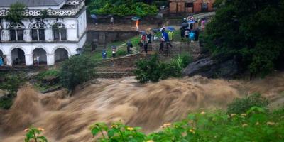 নেপালে ভূমিধসে নদীতে ২ বাস, নিখোঁজ ৬৩