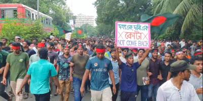 ঢাবি থেকে বঙ্গভবনের অভিমুখে গণপদযাত্রা