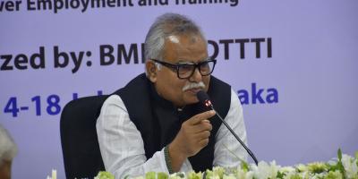 পুরোনো আমলের যন্ত্রপাতি দিয়ে প্রশিক্ষণ দেওয়ায় কাজ হচ্ছে না