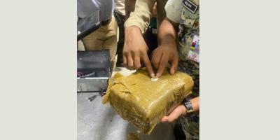 শাহ আমানতে কোকেনসহ বিদেশি নাগরিক আটক