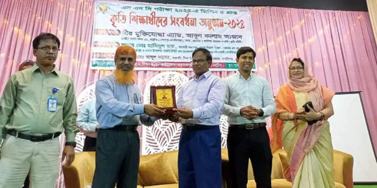 এসএসসি পরীক্ষায় জিপিএ-৫ প্রাপ্ত শিক্ষার্থীদের শিক্ষা উন্নয়ন ফাউন্ডেশনের সংবর্ধনা