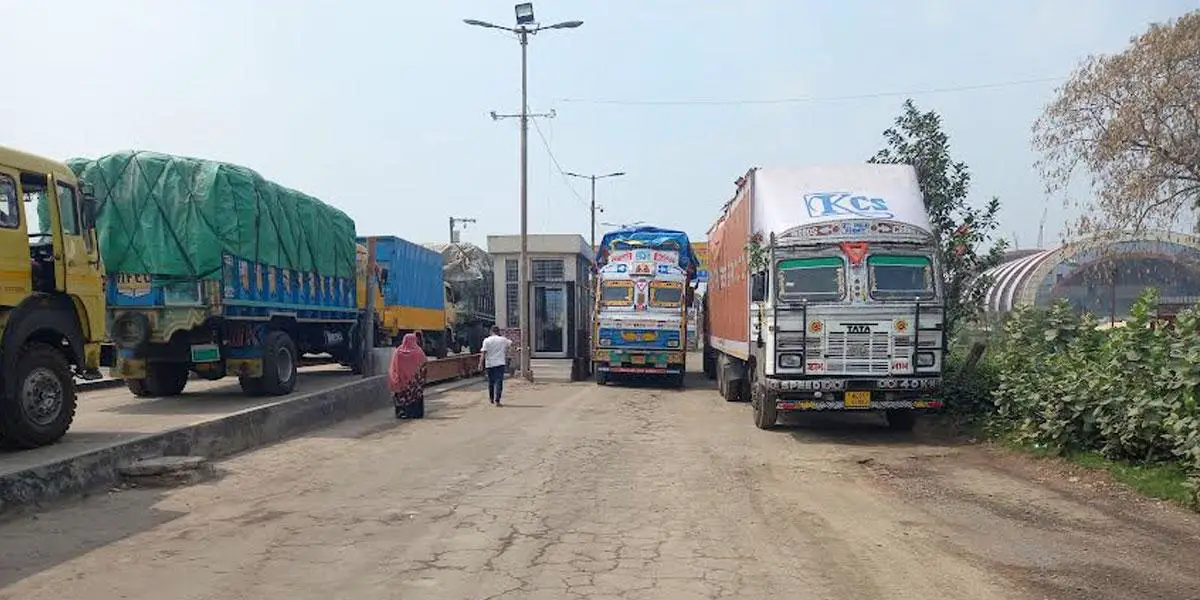 ৪ দিন পর বেনাপোল দিয়ে আমদানি-রপ্তানি শুরু