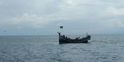 সেন্টমার্টিন যাওয়ার পথে ট্রলার ডুবি, নিখোঁজ ১