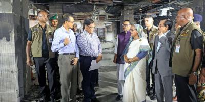 সেতু ভবন ও দুর্যোগ ব্যবস্থাপনা বিভাগ পরিদর্শনে প্রধানমন্ত্রী