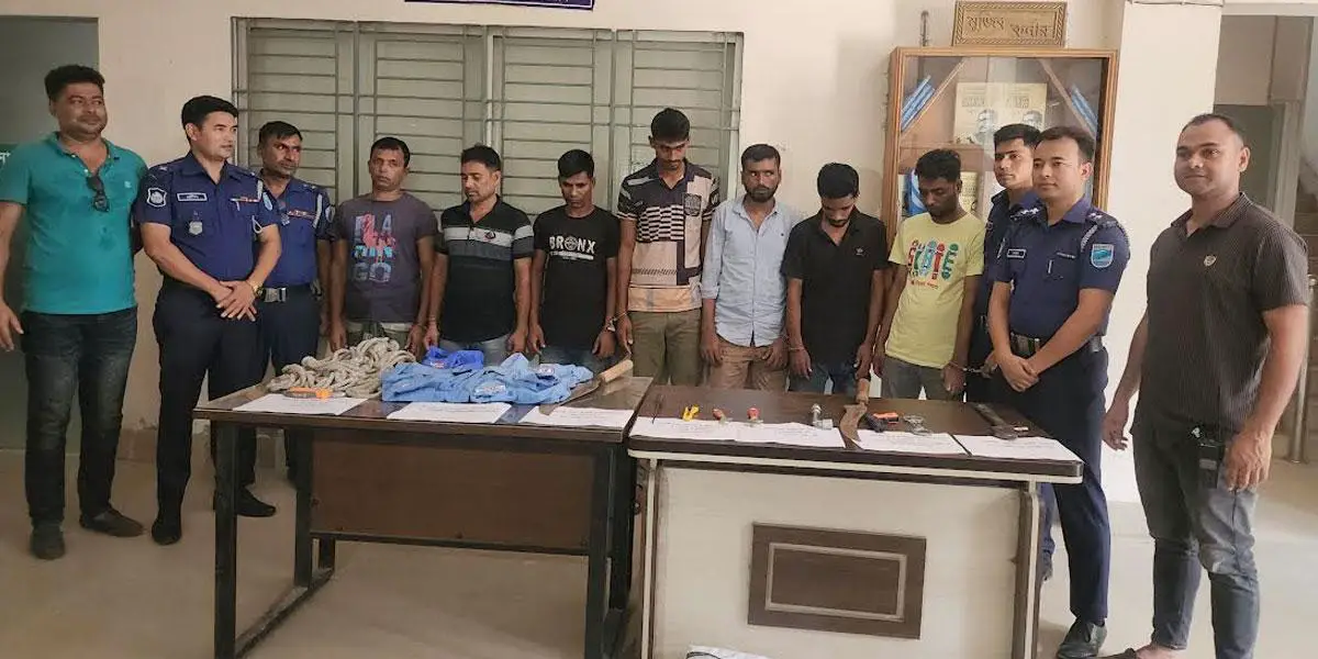 নিরাপত্তাকর্মী বেশে কারখানায় ডাকাতি করতেন তারা