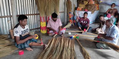 ভিক্ষা ছেড়ে ব্যবসায় প্রতিবন্ধীরা