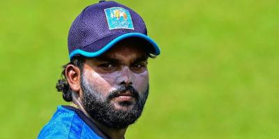 এবার ছিটকে গেলেন হাসারাঙ্গাও