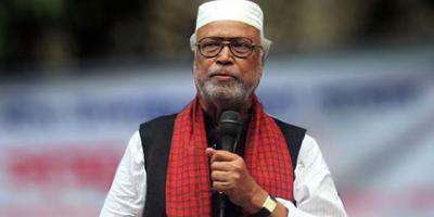 ৩২ নম্বরের পোড়া বাড়িটি দেখতে গেছেন কাদের সিদ্দিকী