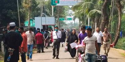 আখাউড়া ইমিগ্রেশনে পুলিশের কর্মবিরতি,যাত্রী পারাপার বন্ধ
