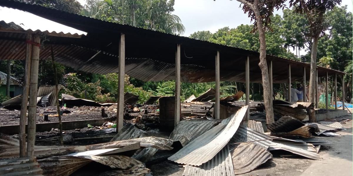 দুর্বৃত্তদের আগুনে পুড়ল ৮ দোকান