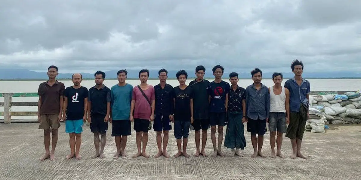 মায়ানমার সীমান্তরক্ষীর ১৩ সদস্য পালিয়ে বাংলাদেশে