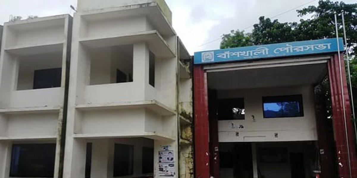 বাঁশখালীর পৌর মেয়রসহ আত্মগোপনে অধিকাংশ জনপ্রতিনিধি