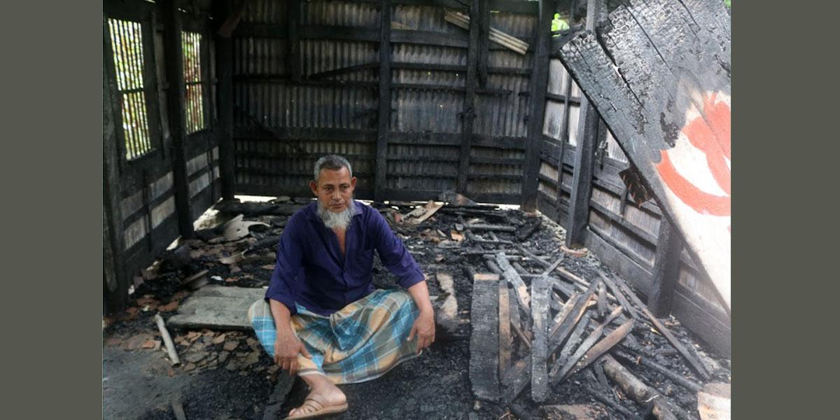 পিরোজপুরের কৃষক হালিমের ঘরটি পুড়ল কে?