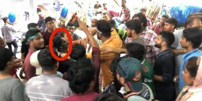 বঙ্গবন্ধুর প্রতিকৃতিতে শ্রদ্ধা জানাতে গিয়ে লাঞ্ছিত সংস্কৃতিকর্মীরা